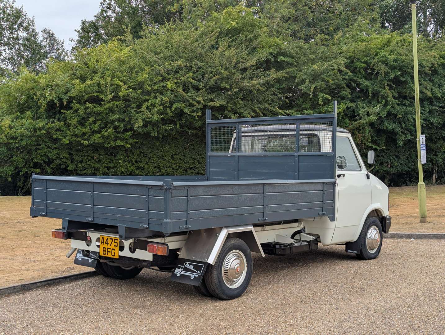<p>1983 BEDFORD CF 97 K60 DROPSIDE LORRY</p>