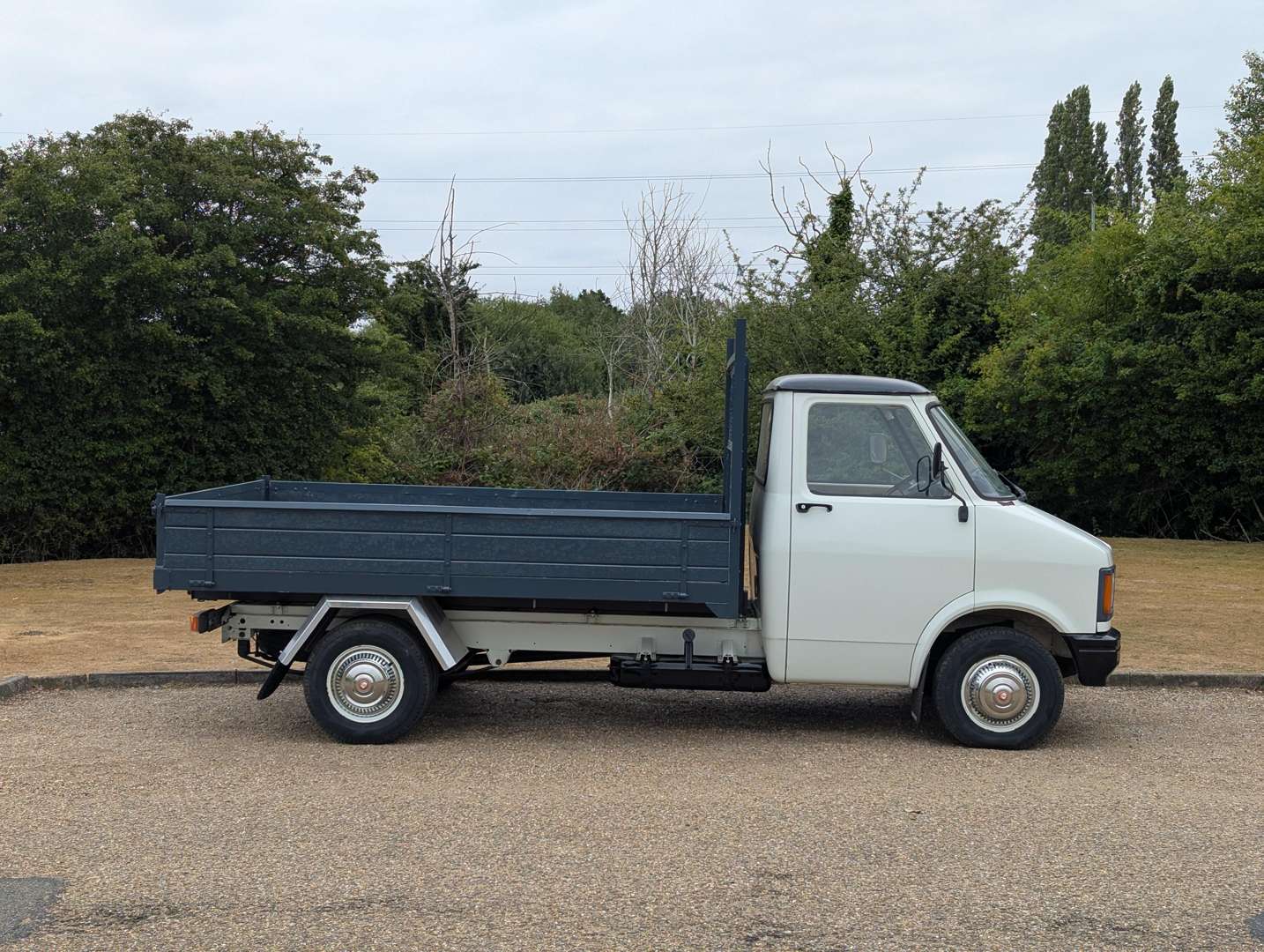 <p>1983 BEDFORD CF 97 K60 DROPSIDE LORRY</p>
