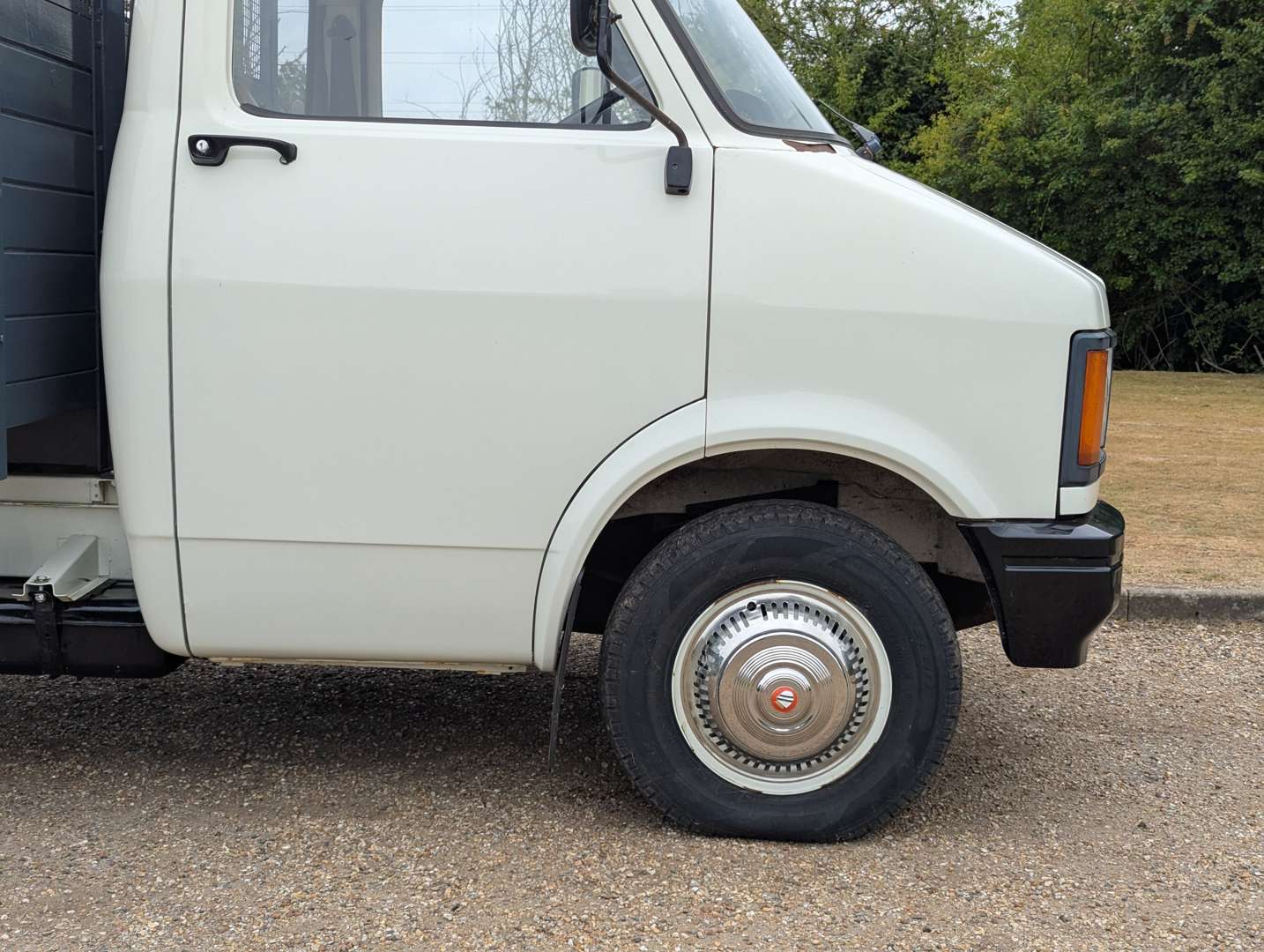 <p>1983 BEDFORD CF 97 K60 DROPSIDE LORRY</p>