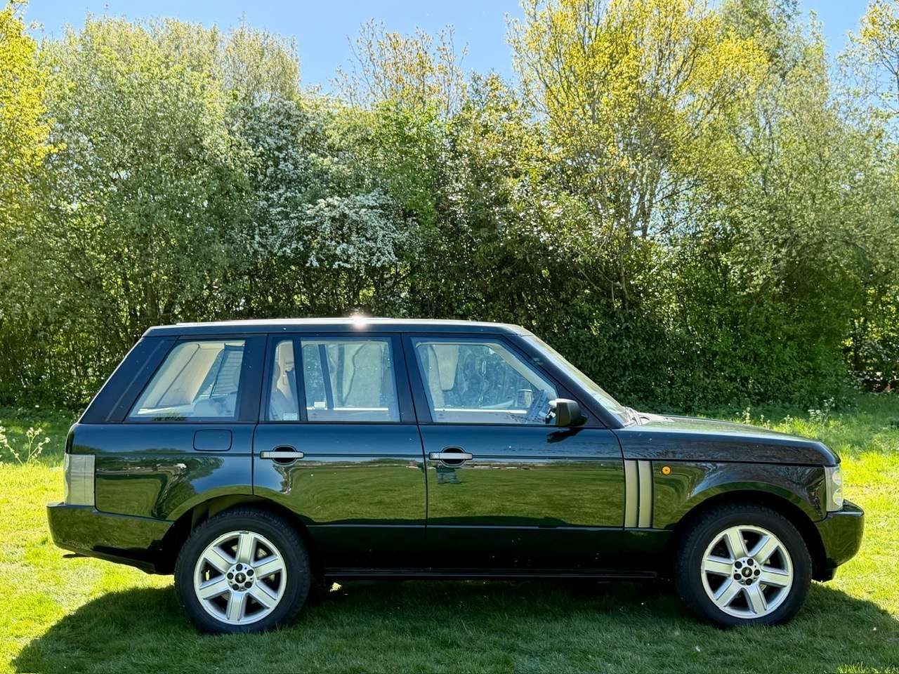 <p>2004 RANGE ROVER HSE V8 AUTO</p>