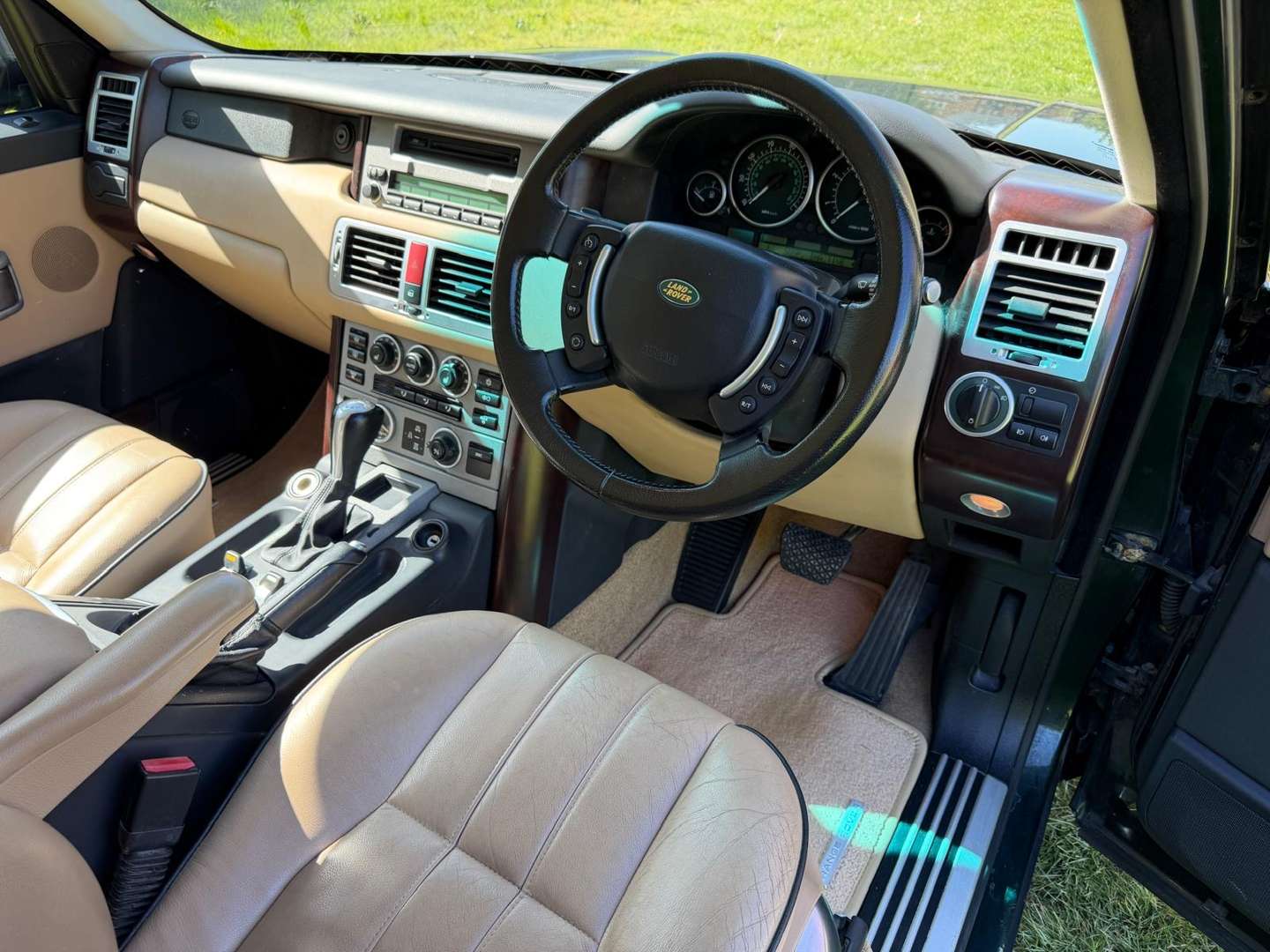 <p>2004 RANGE ROVER HSE V8 AUTO</p>