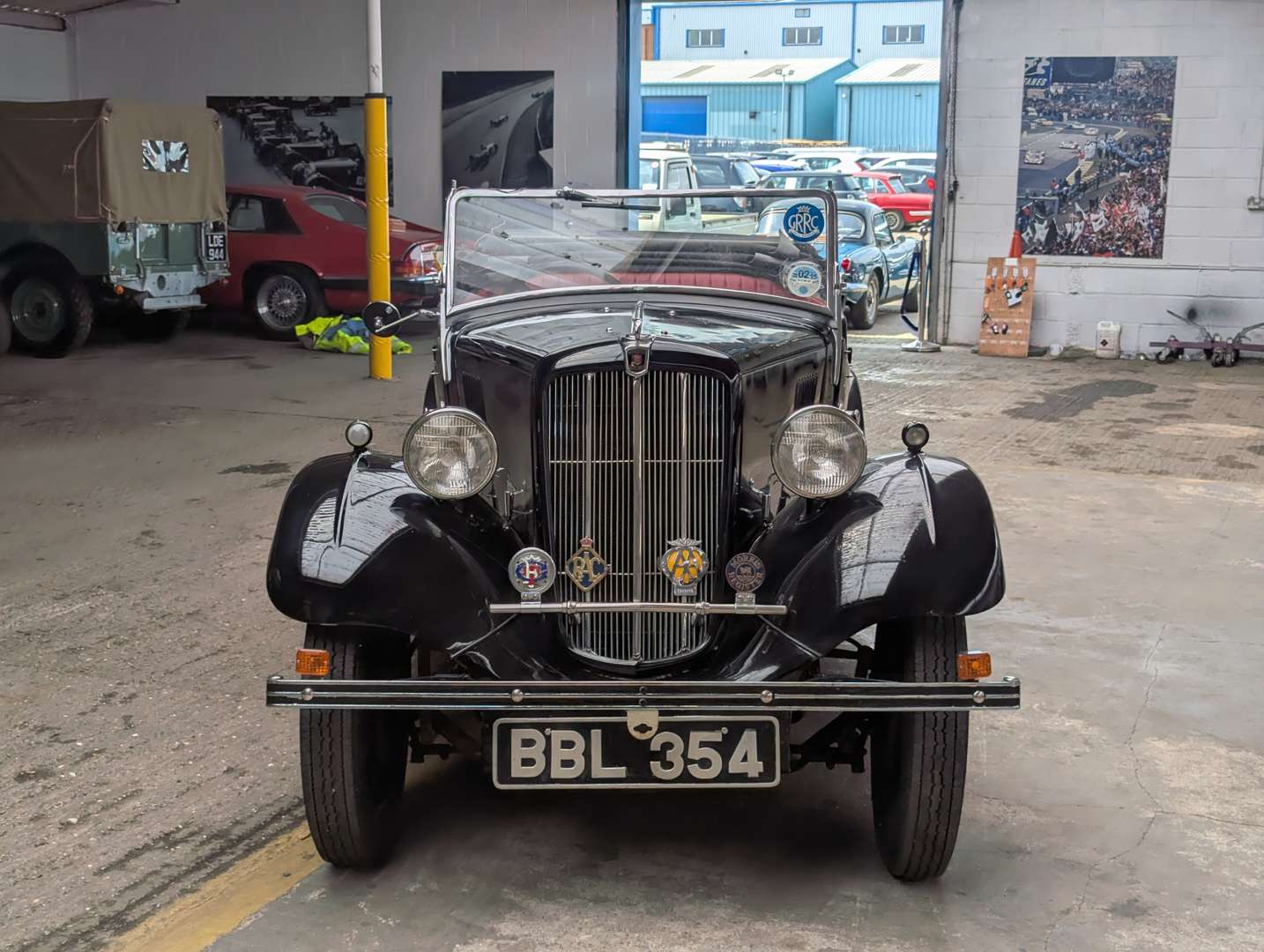 <p>1938 MORRIS 8</p>
