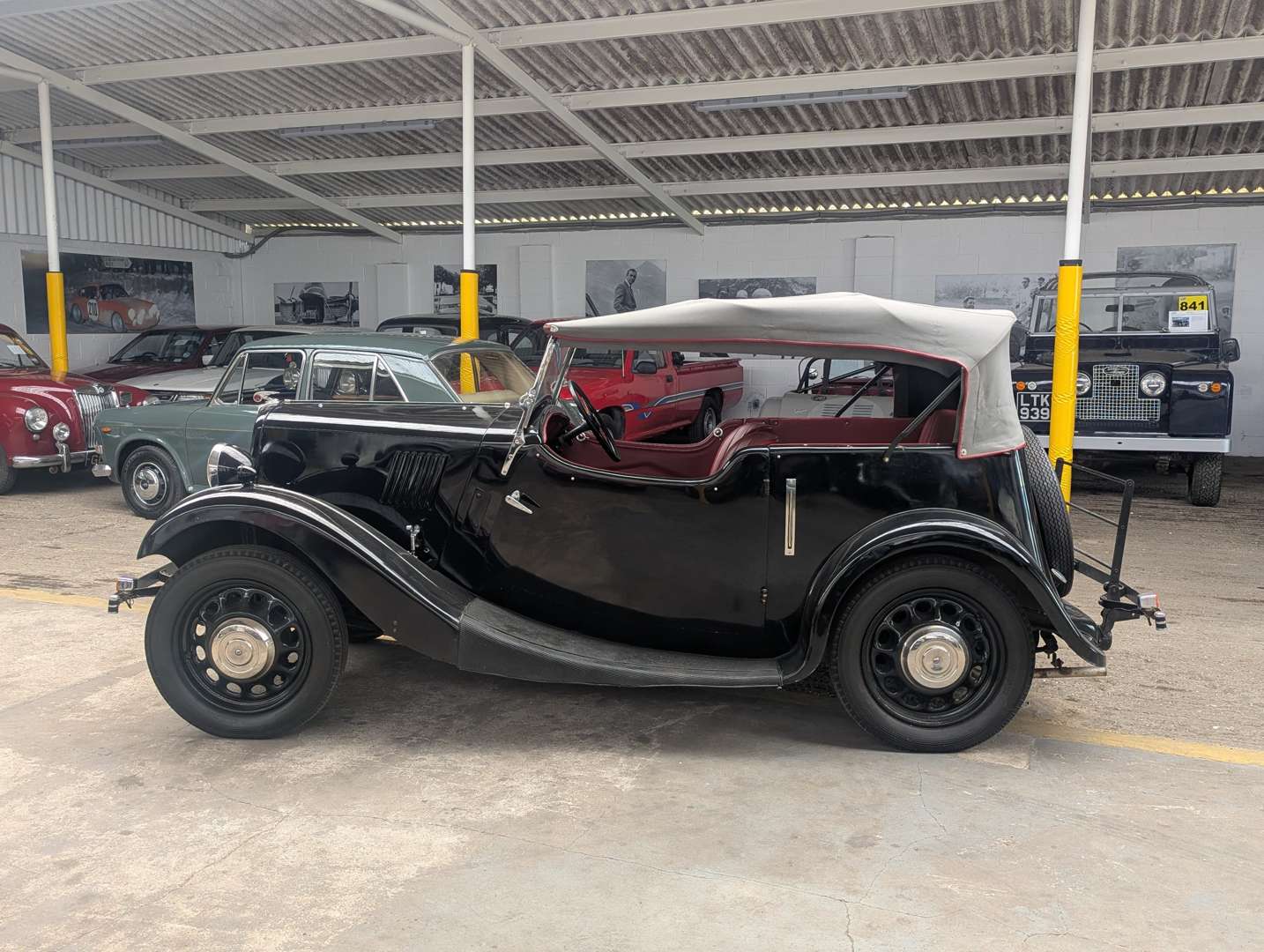<p>1938 MORRIS 8</p>