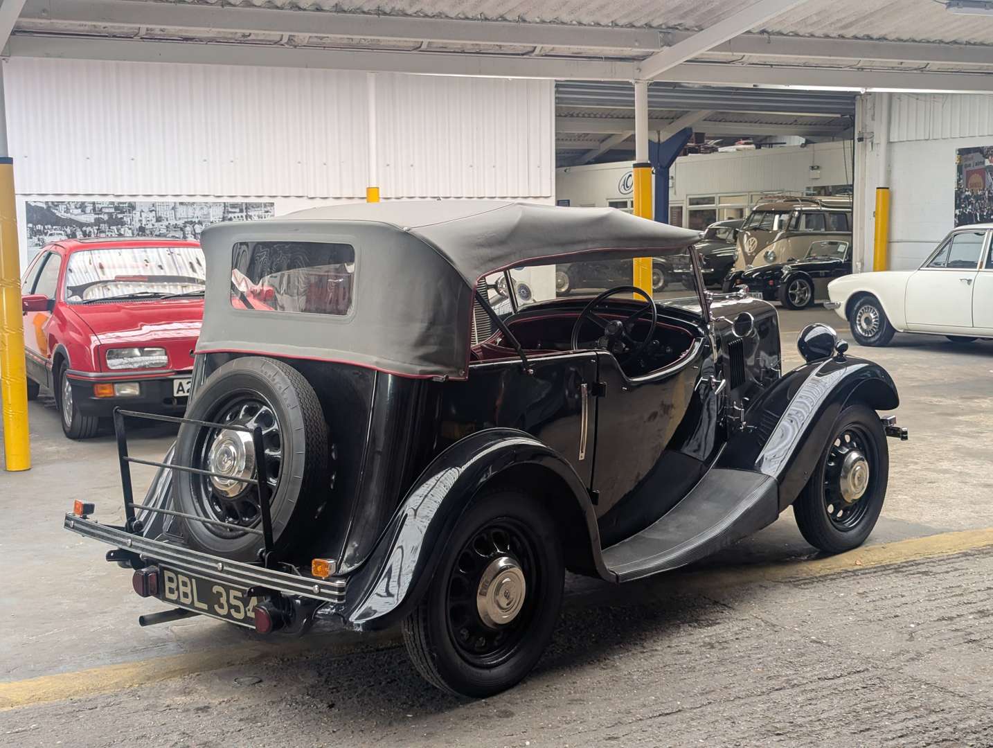 <p>1938 MORRIS 8</p>