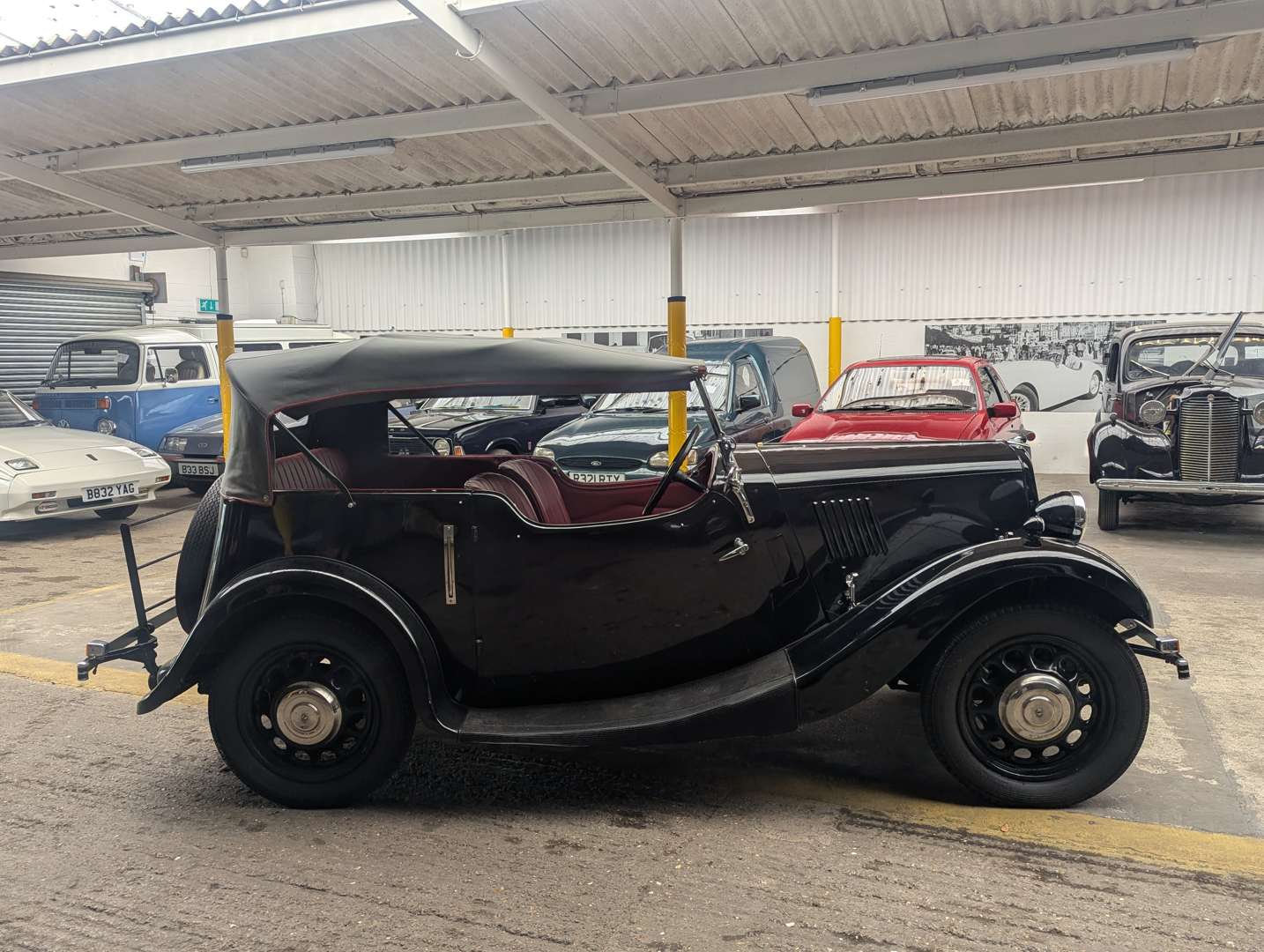 <p>1938 MORRIS 8</p>