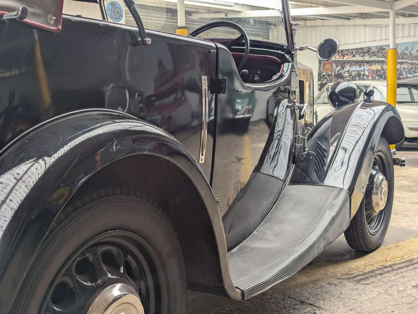 <p>1938 MORRIS 8</p>