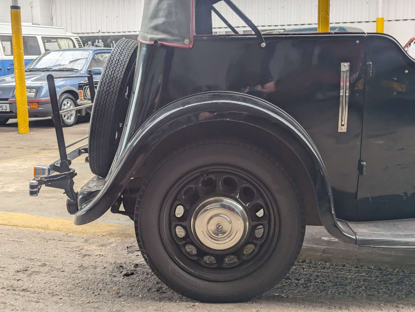 <p>1938 MORRIS 8</p>
