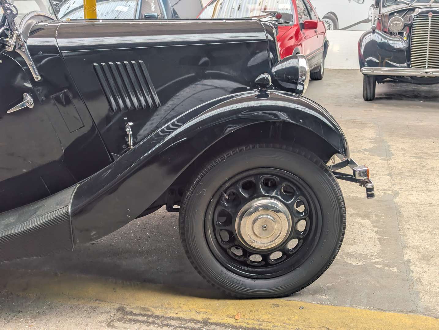 <p>1938 MORRIS 8</p>