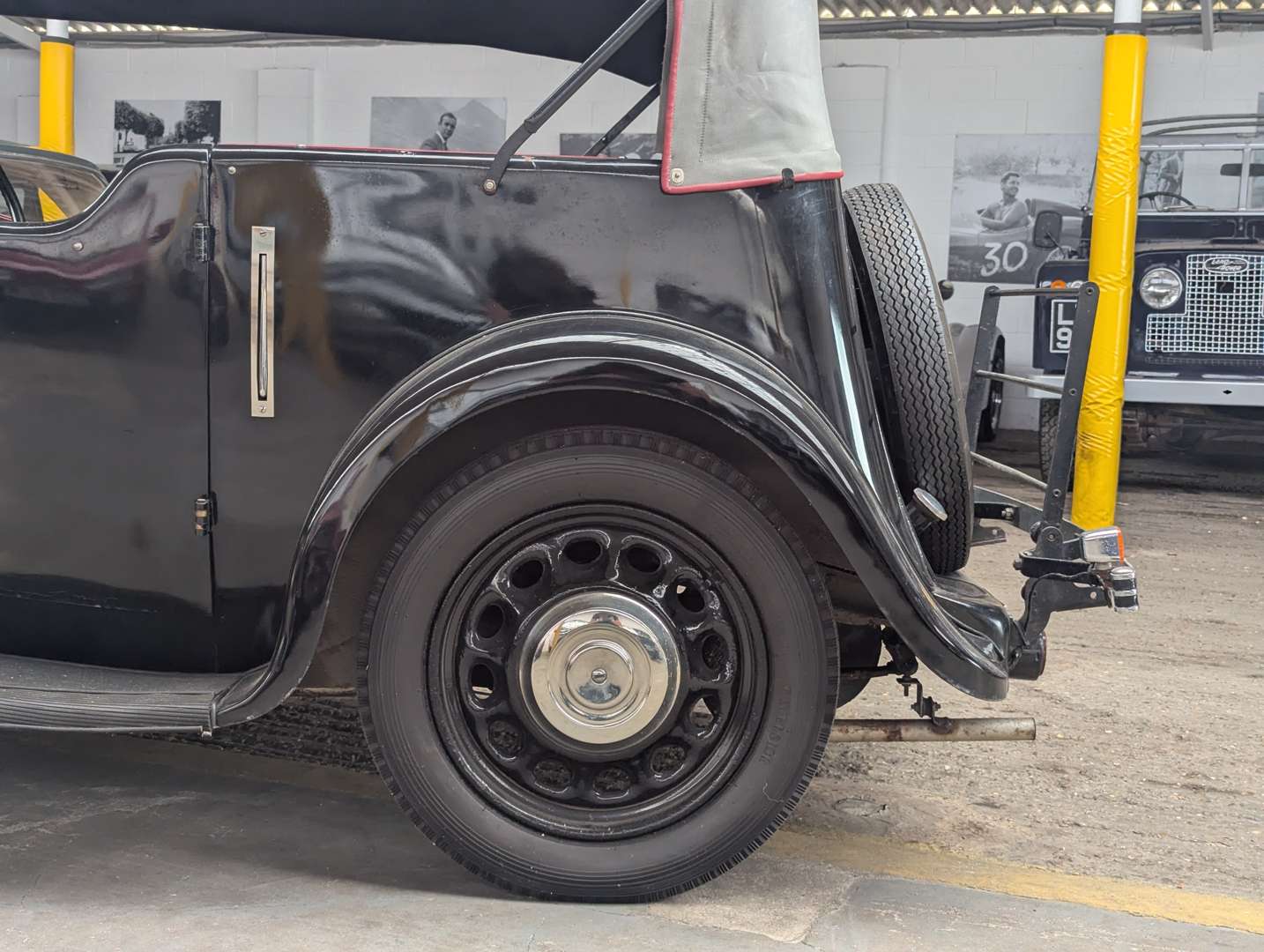 <p>1938 MORRIS 8</p>