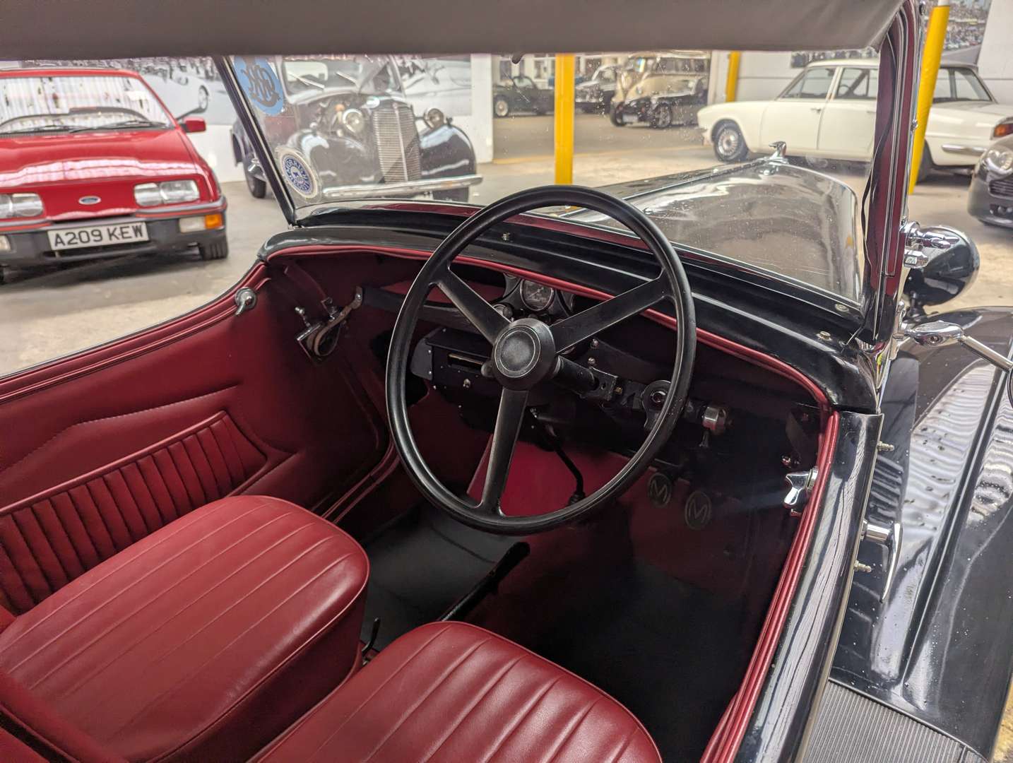 <p>1938 MORRIS 8</p>