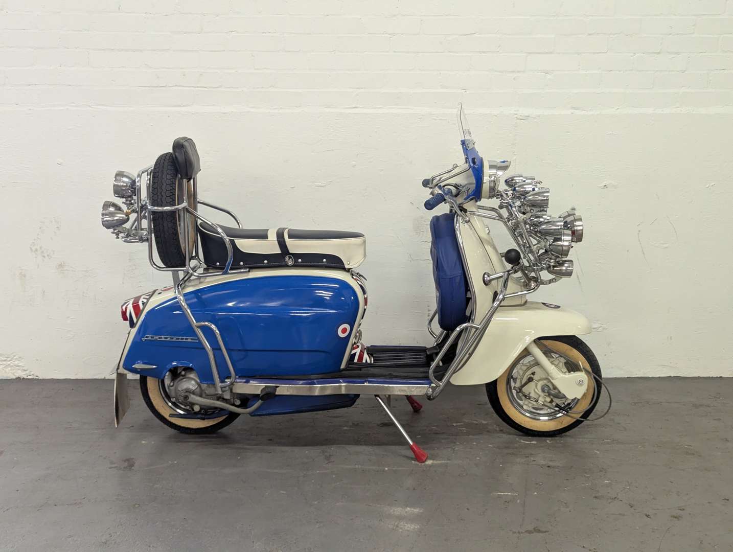 <p>1962 LAMBRETTA LI150</p>