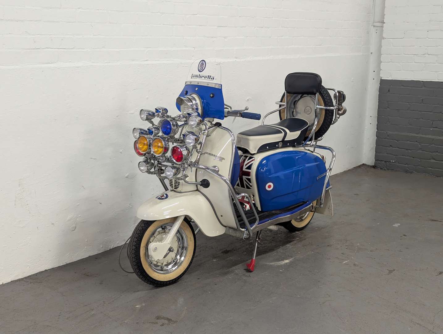 <p>1962 LAMBRETTA LI150</p>