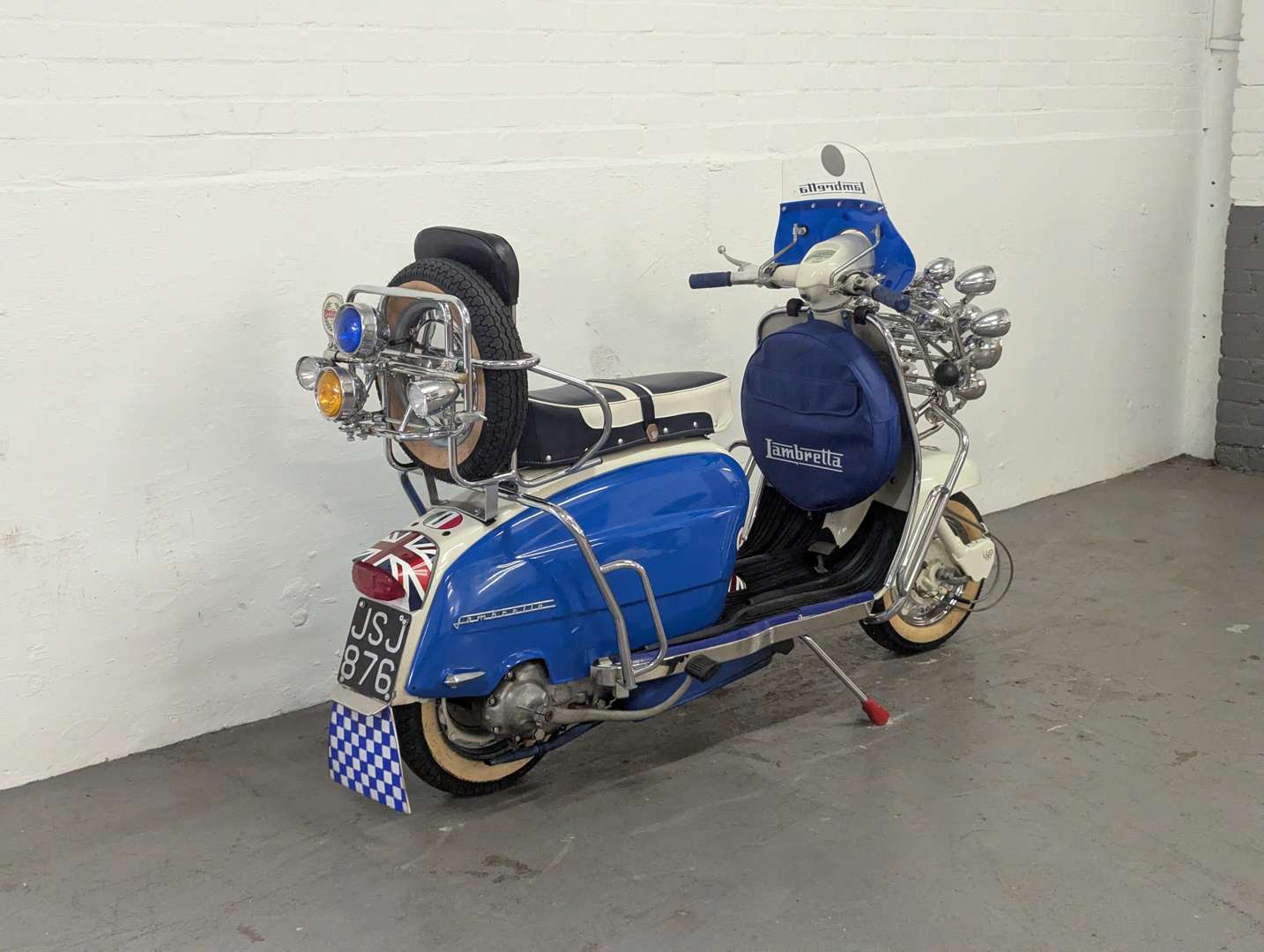 <p>1962 LAMBRETTA LI150</p>