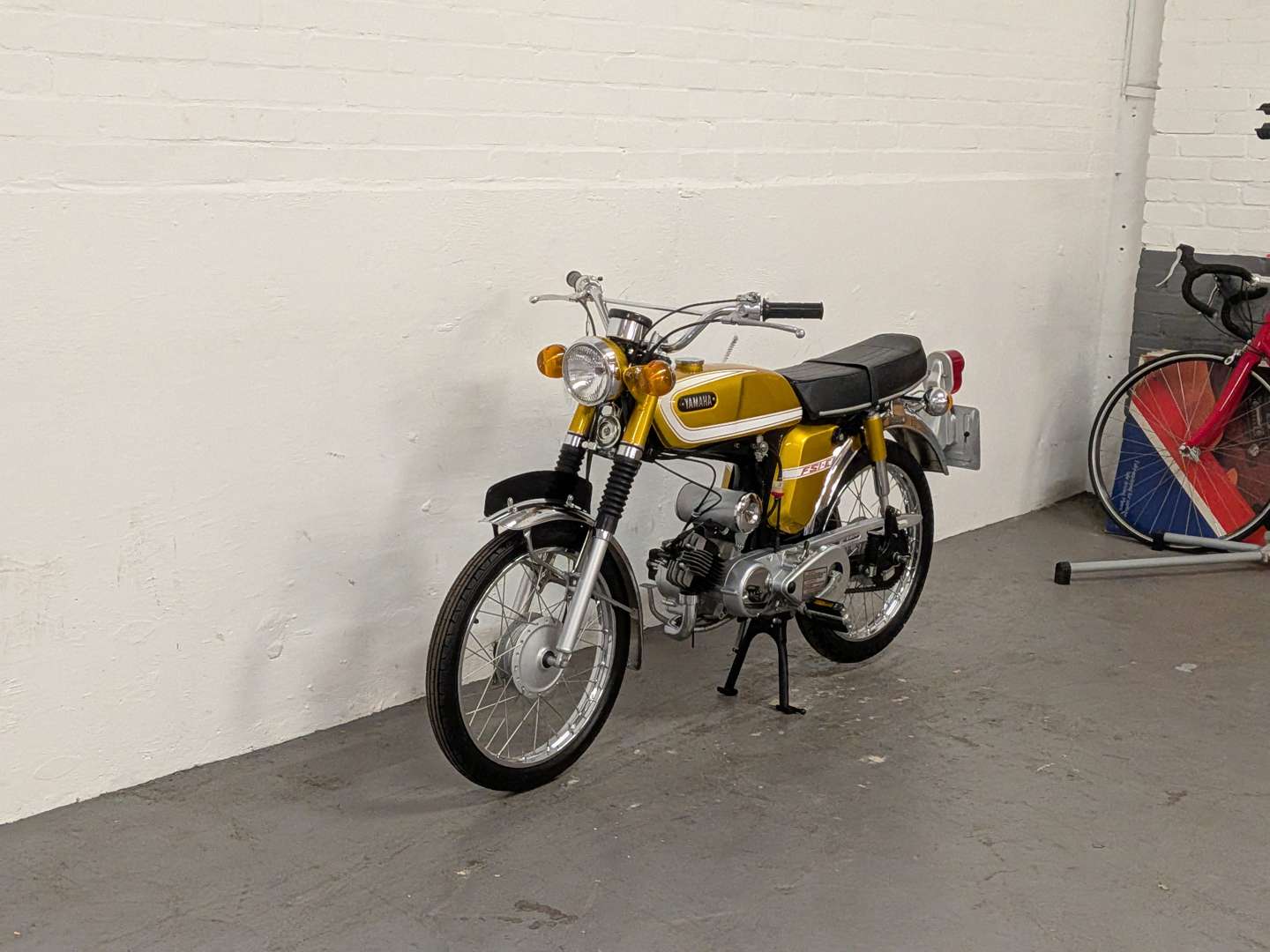 <p>1974 YAMAHA FS1E</p>
