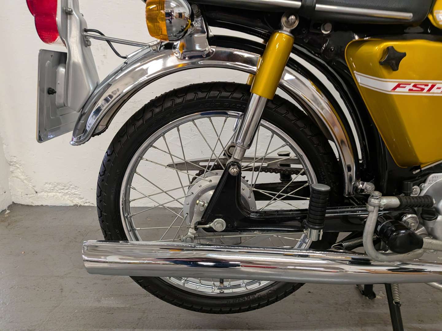 <p>1974 YAMAHA FS1E</p>