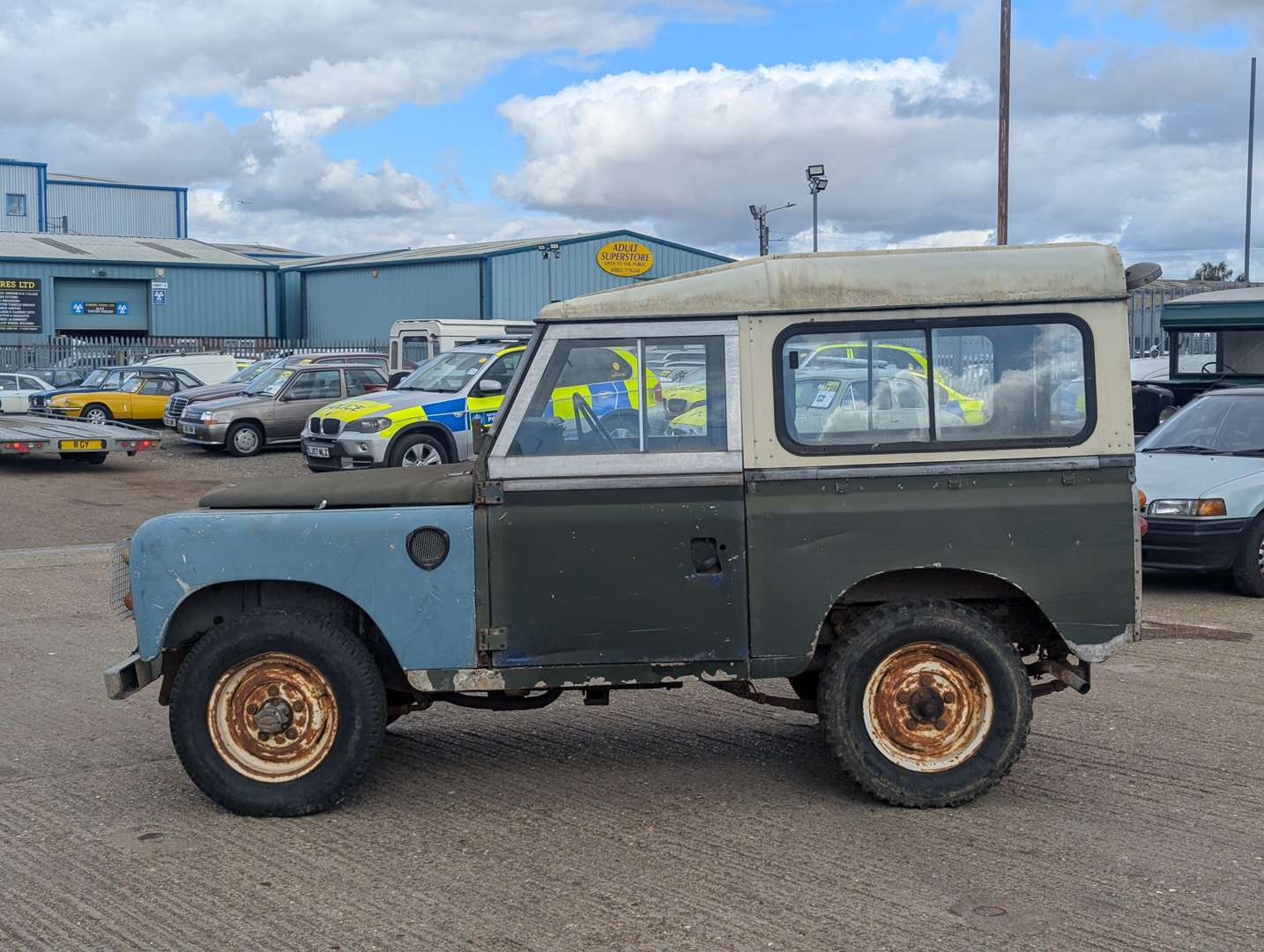 <p>1980 LAND ROVER SERIES III 88"</p>
