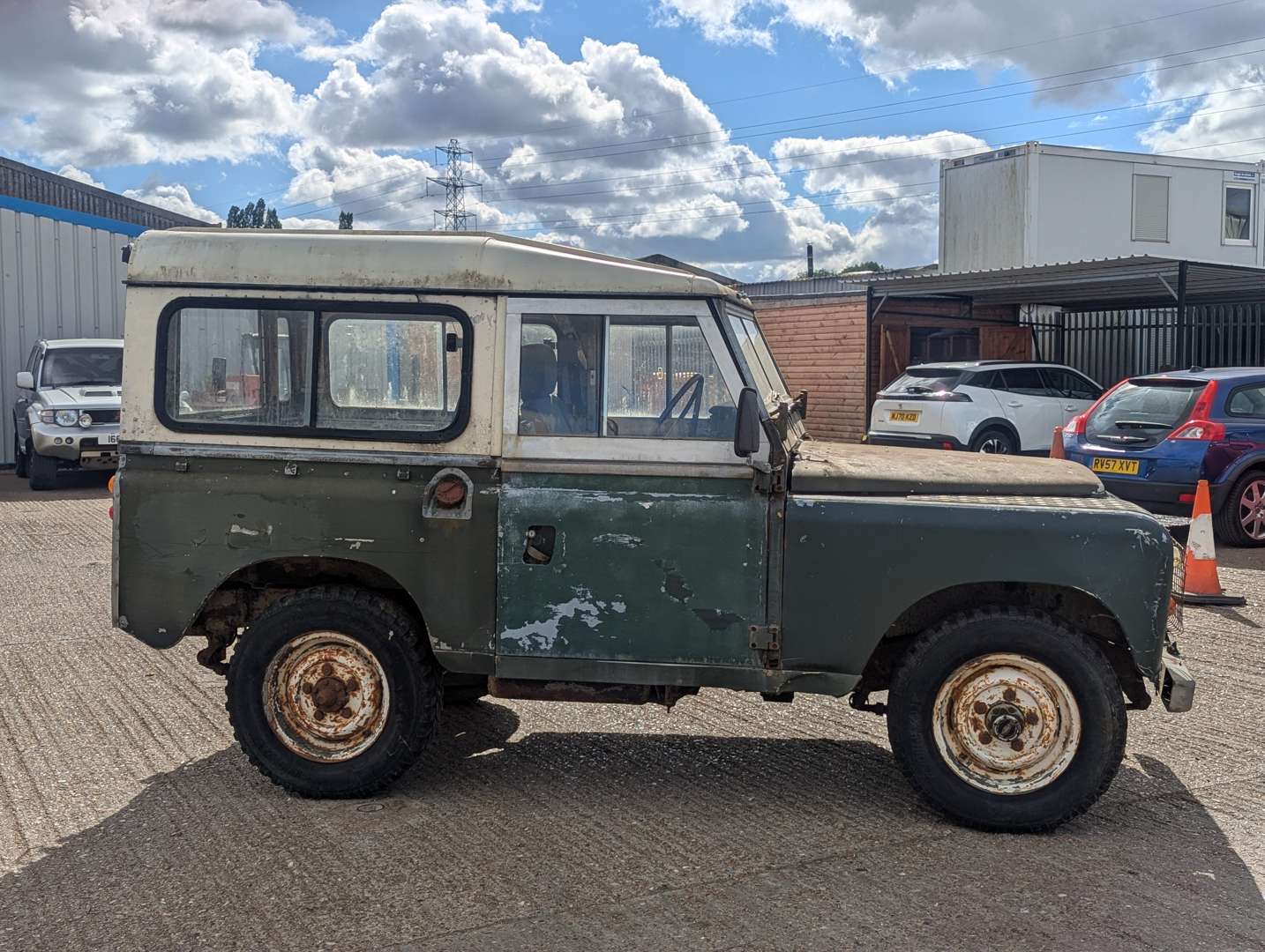 <p>1980 LAND ROVER SERIES III 88"</p>