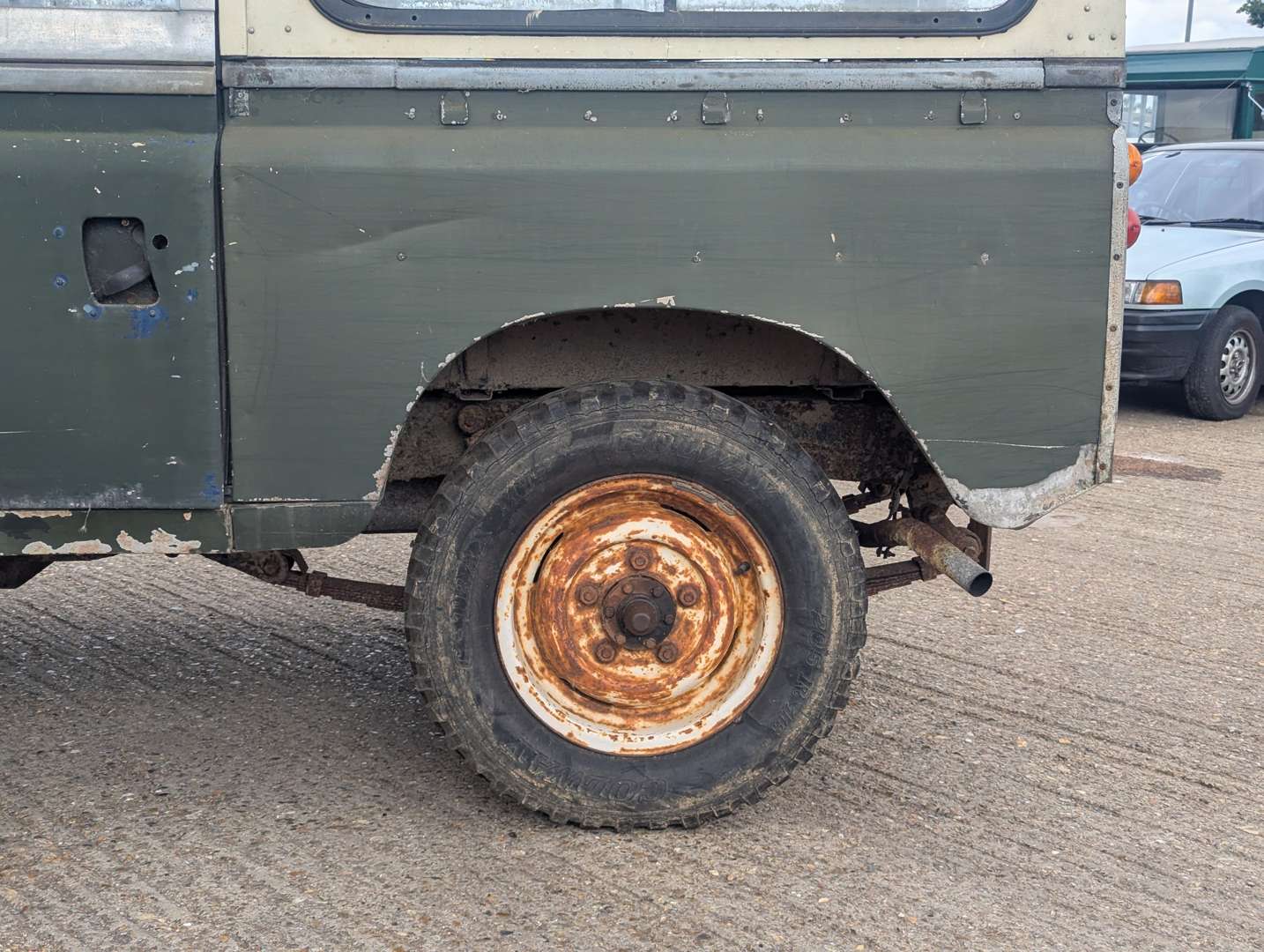 <p>1980 LAND ROVER SERIES III 88"</p>