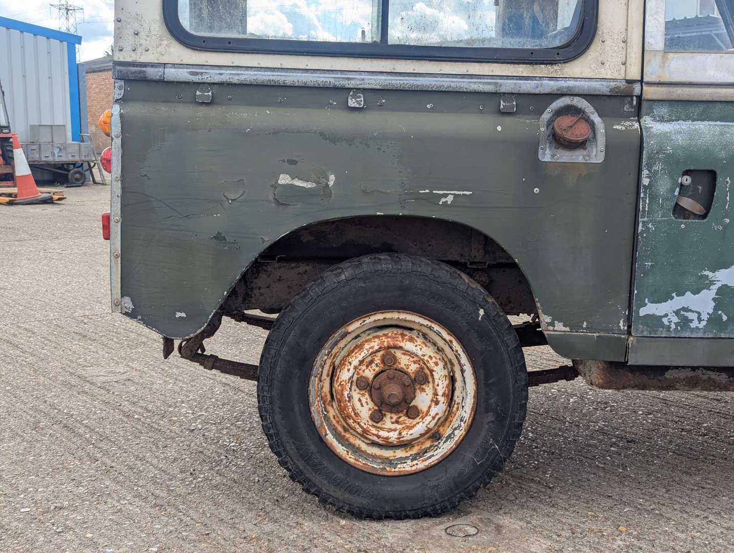 <p>1980 LAND ROVER SERIES III 88"</p>