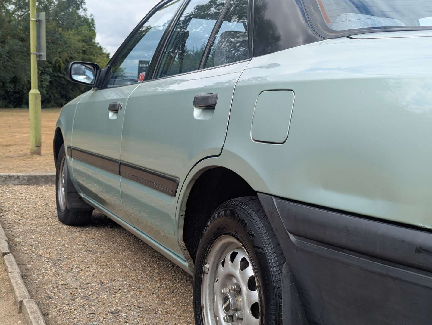 <p>1993 MAZDA 323 LX</p>