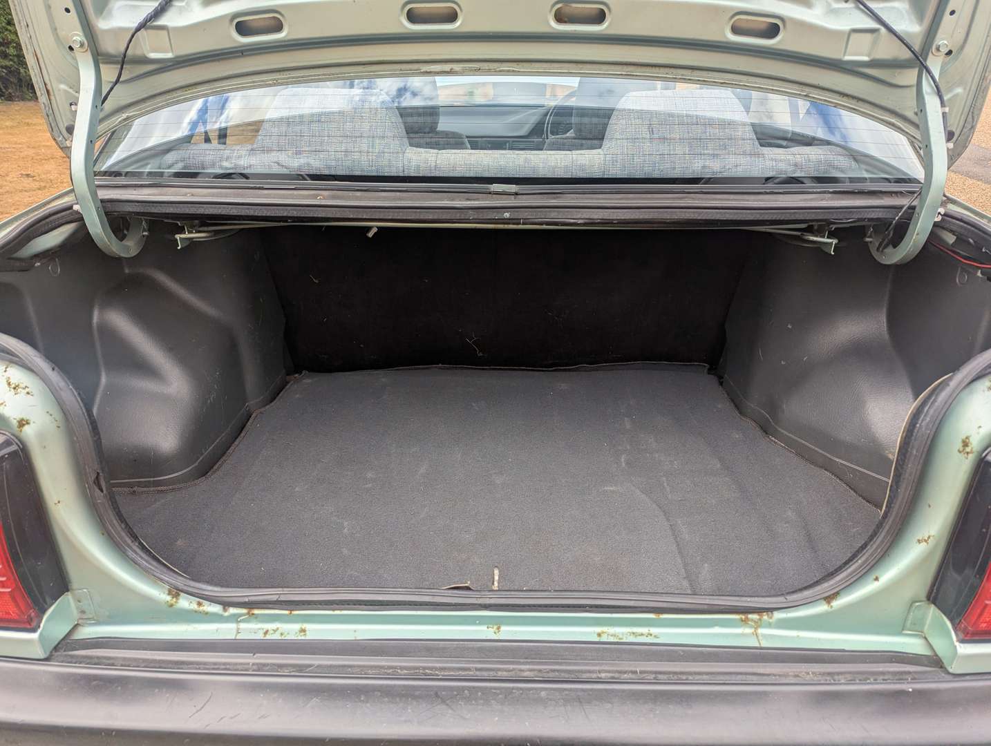 <p>1993 MAZDA 323 LX</p>