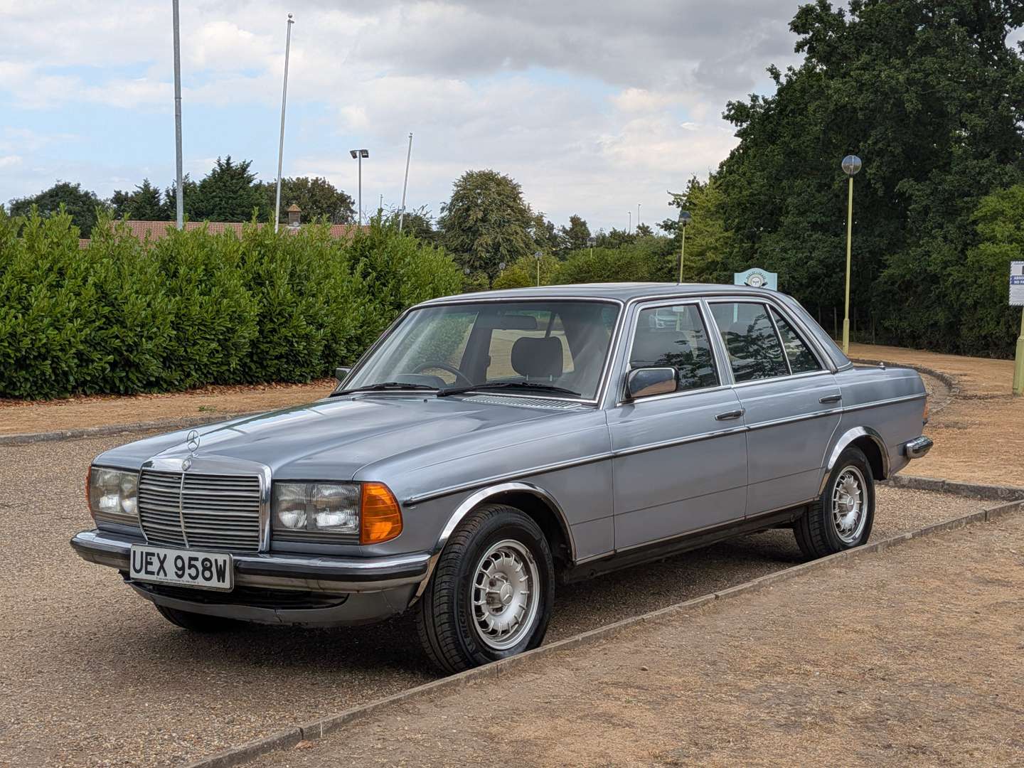 <p>1980 MERCEDES 280E W123</p>