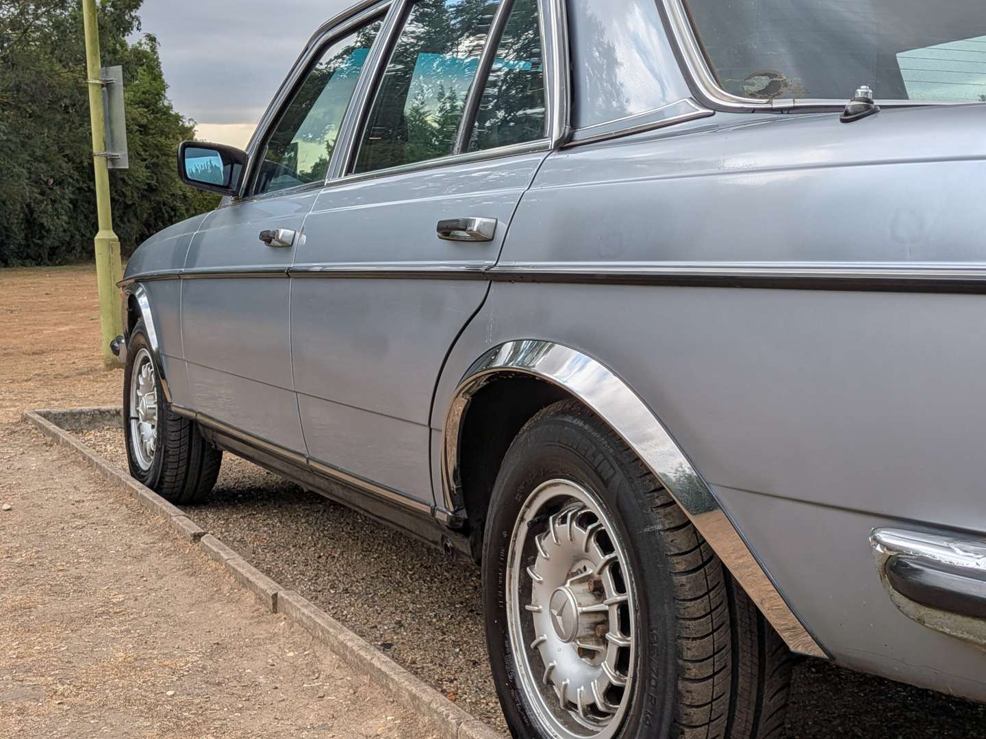 <p>1980 MERCEDES 280E W123</p>