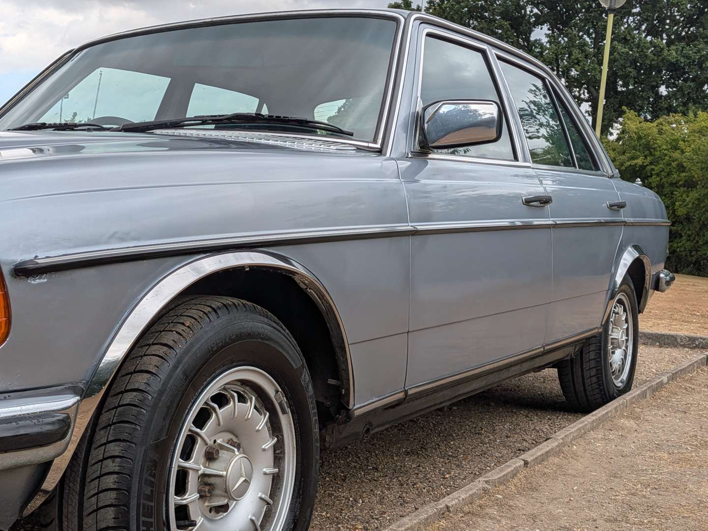 <p>1980 MERCEDES 280E W123</p>