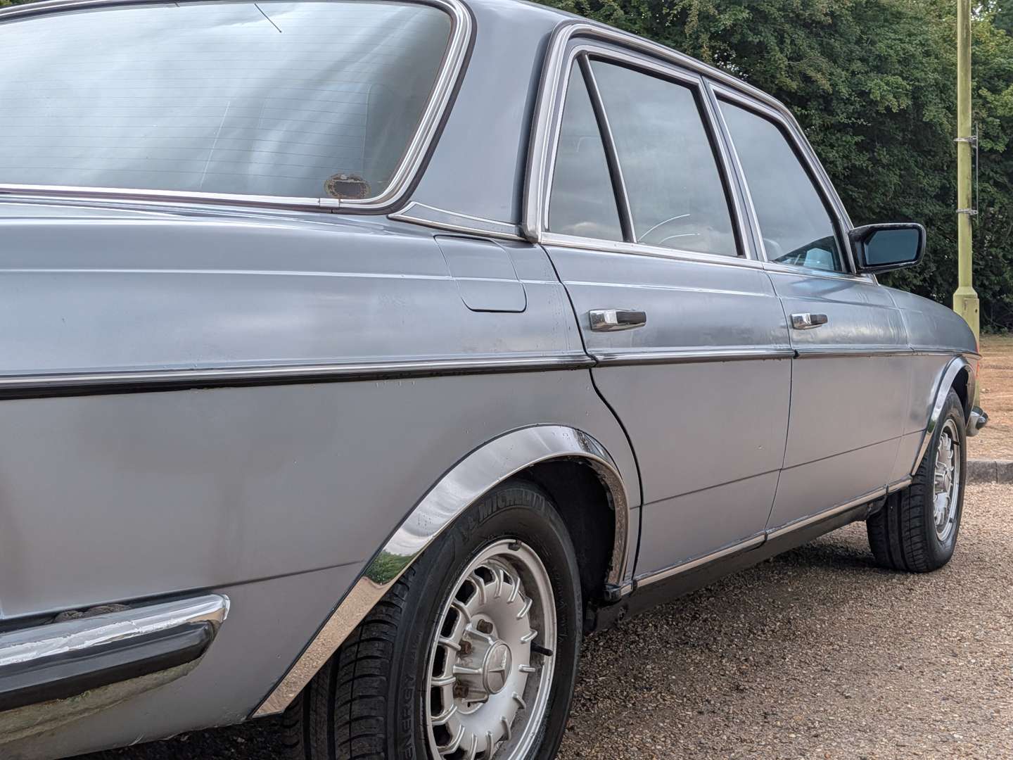 <p>1980 MERCEDES 280E W123</p>