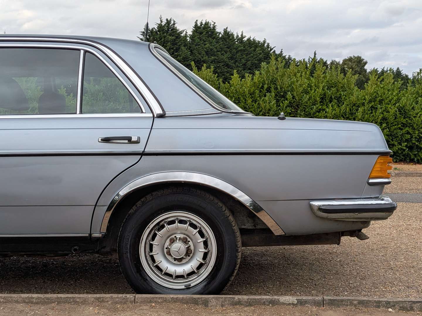 <p>1980 MERCEDES 280E W123</p>