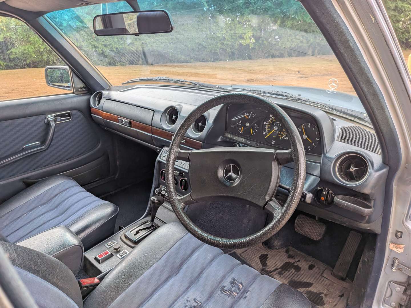 <p>1980 MERCEDES 280E W123</p>