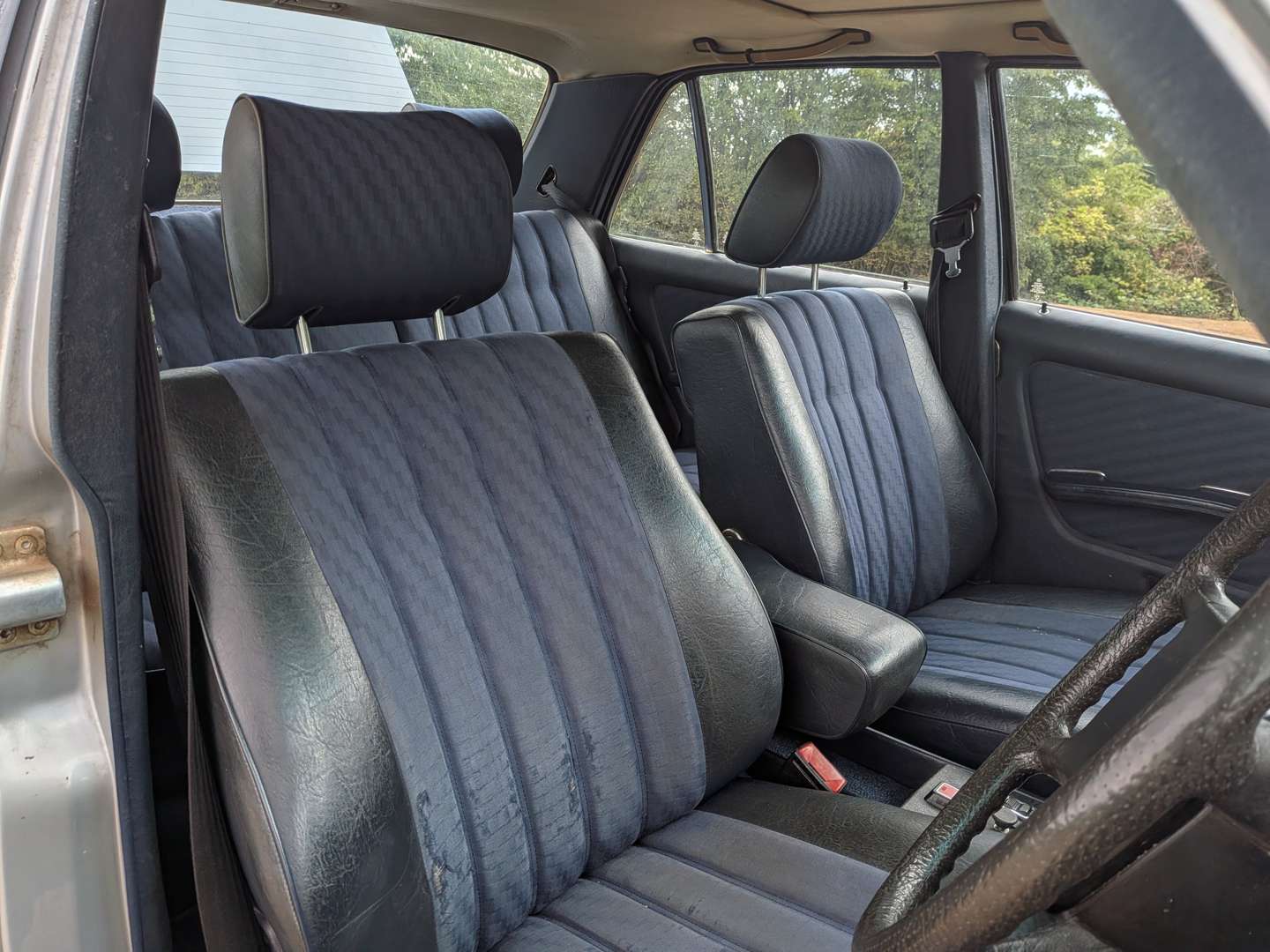 <p>1980 MERCEDES 280E W123</p>