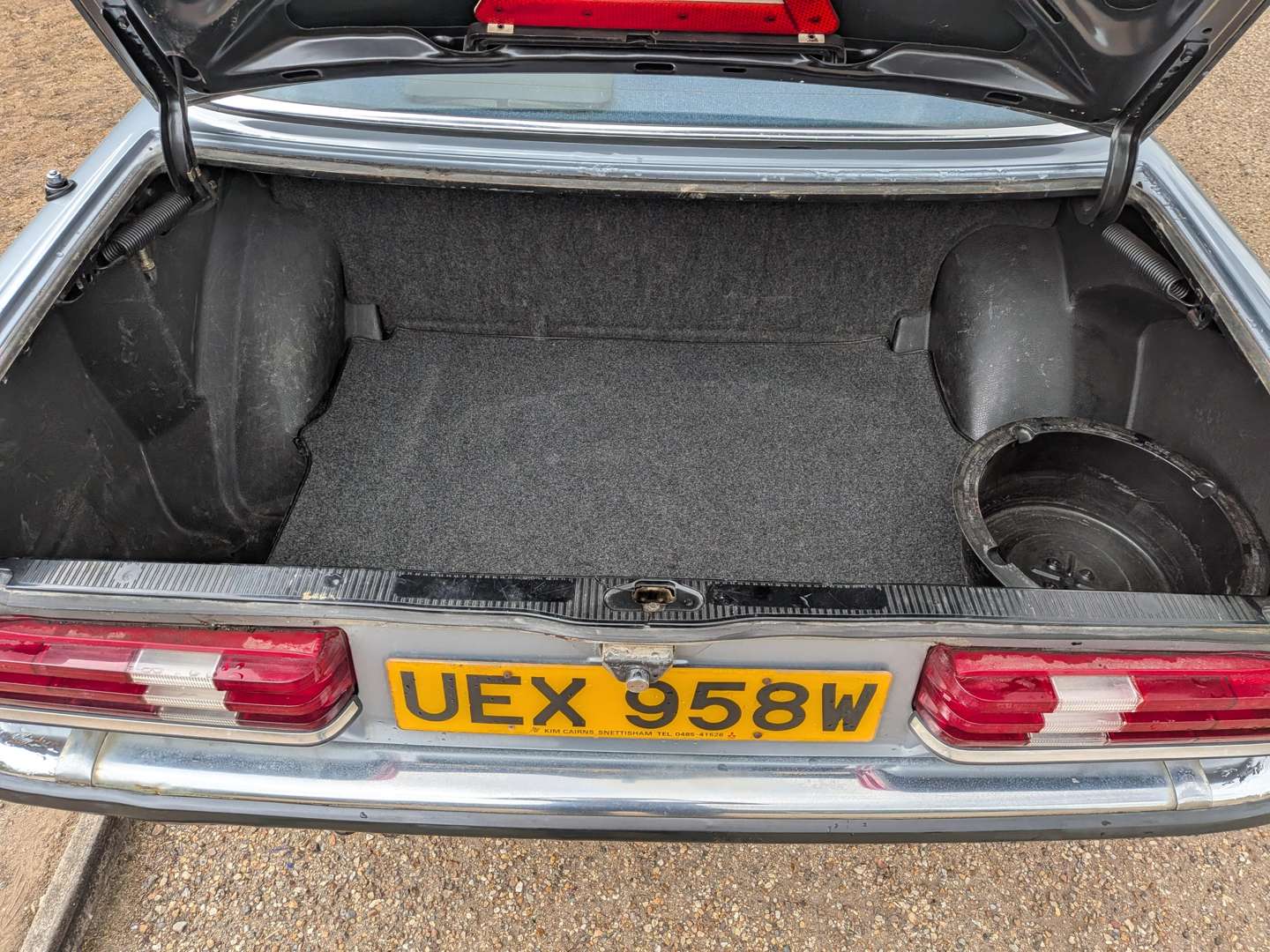 <p>1980 MERCEDES 280E W123</p>