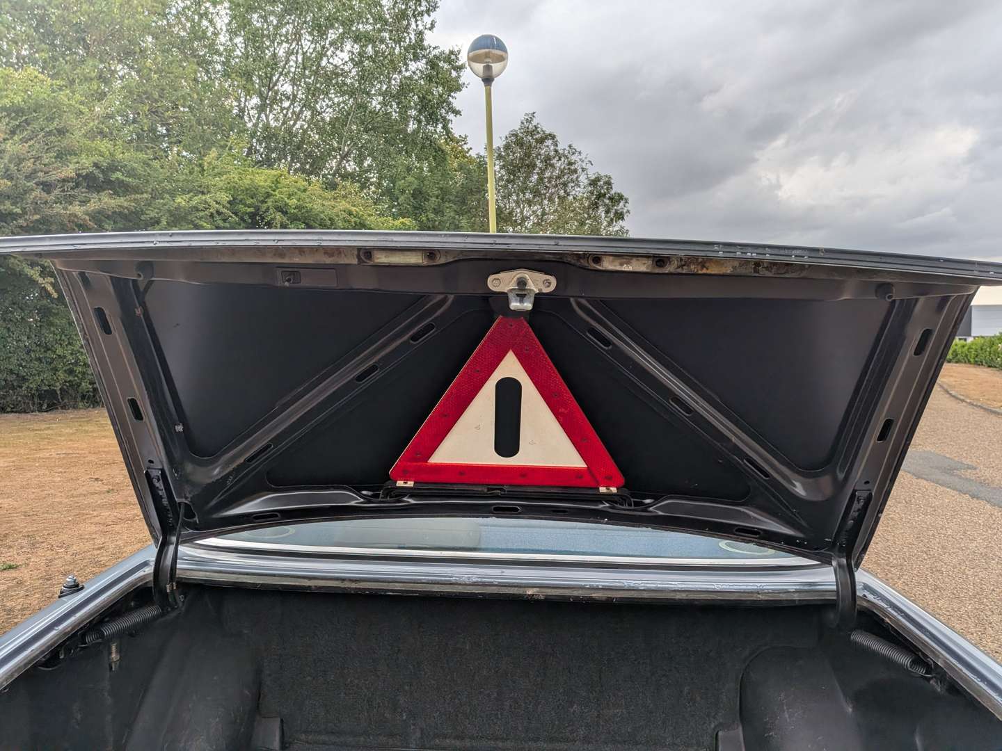 <p>1980 MERCEDES 280E W123</p>