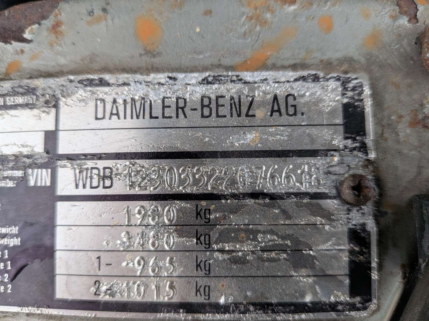 <p>1980 MERCEDES 280E W123</p>