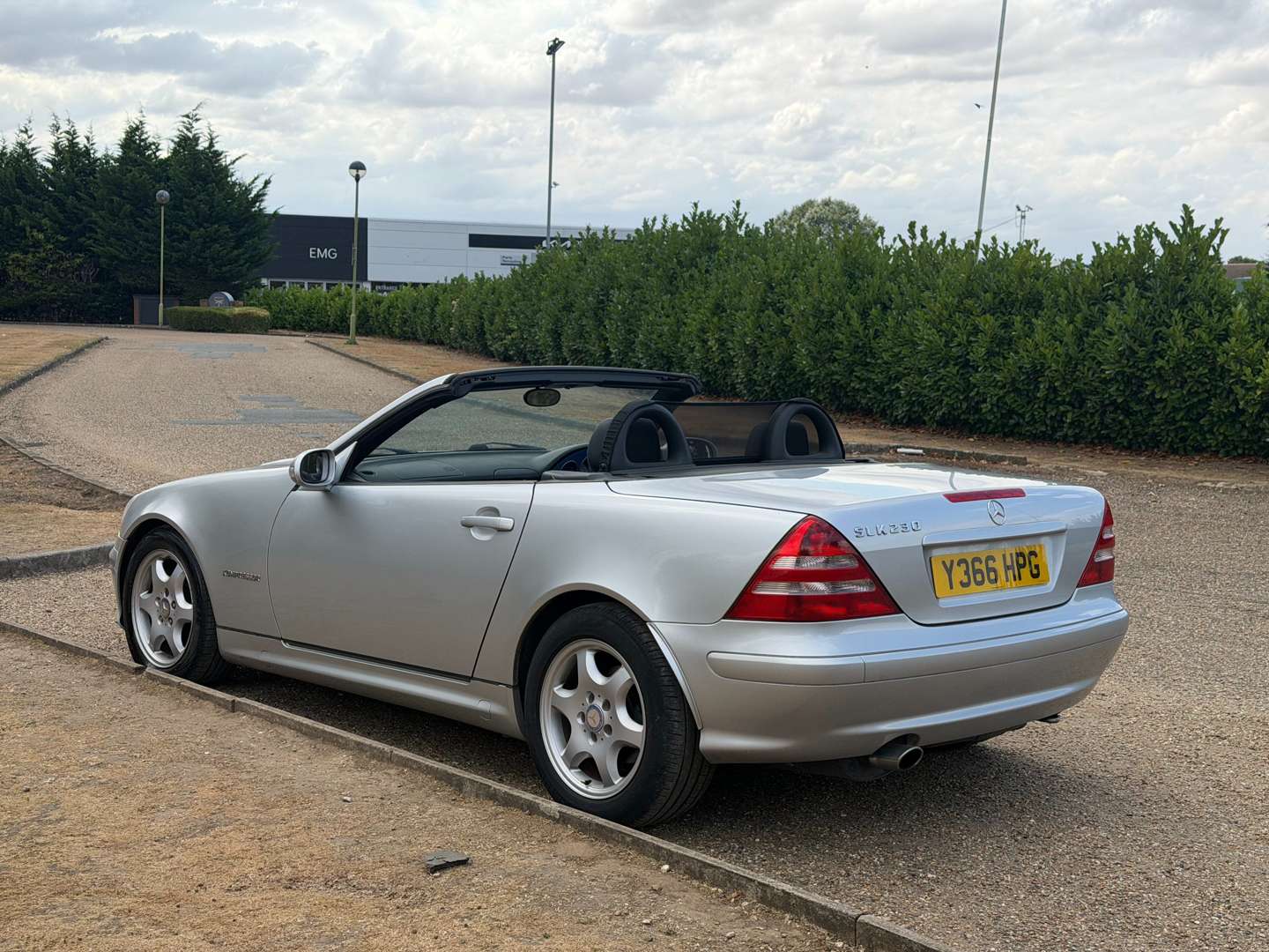<p>2001 MERCEDES SLK230 R170</p>