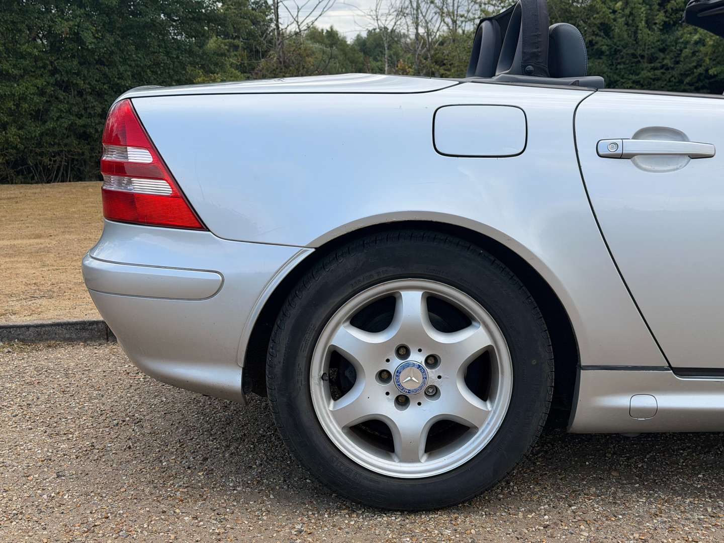 <p>2001 MERCEDES SLK230 R170</p>