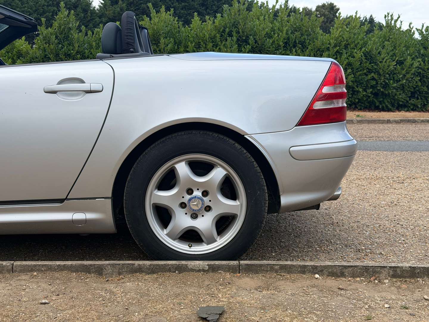 <p>2001 MERCEDES SLK230 R170</p>