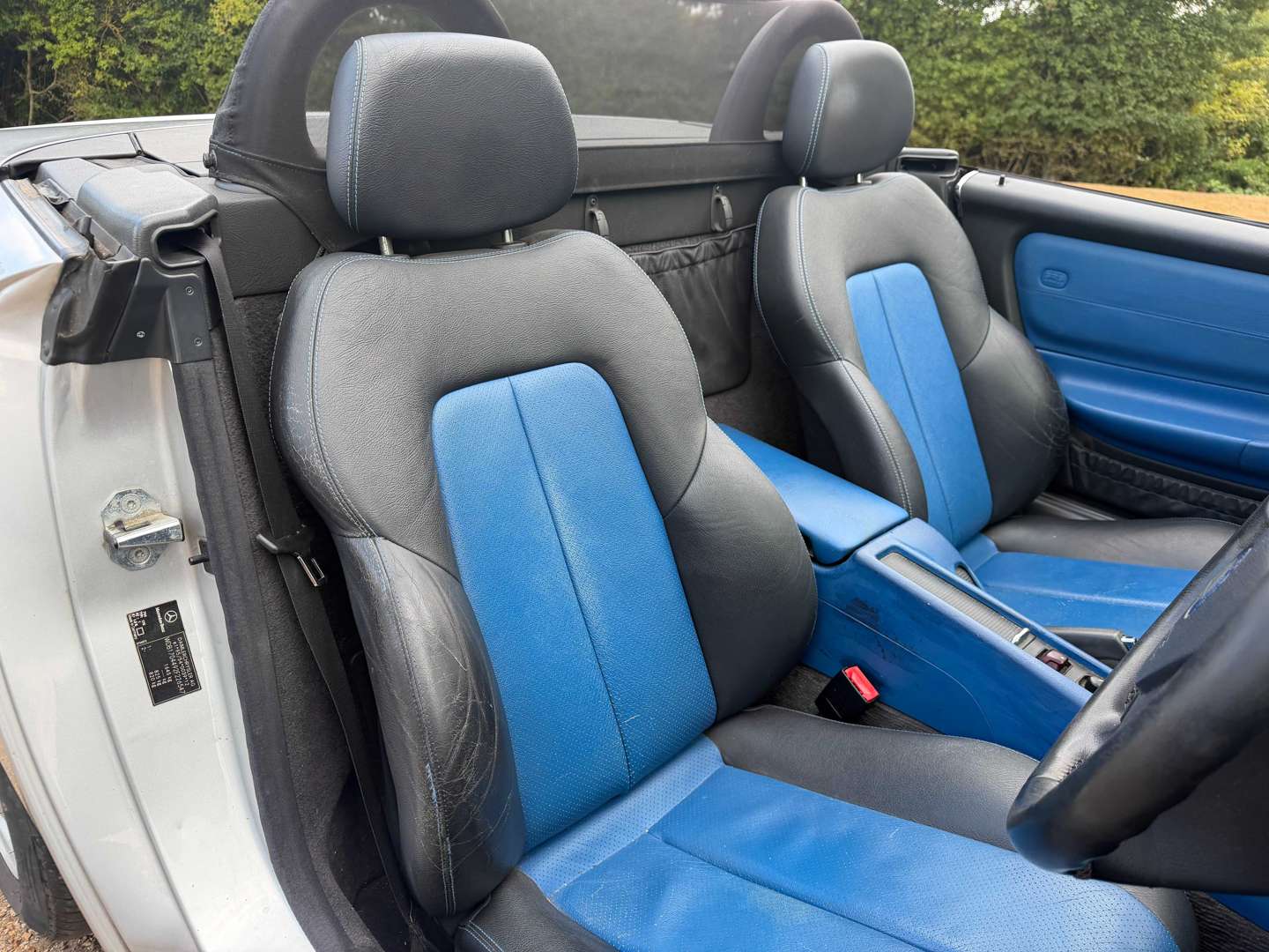 <p>2001 MERCEDES SLK230 R170</p>