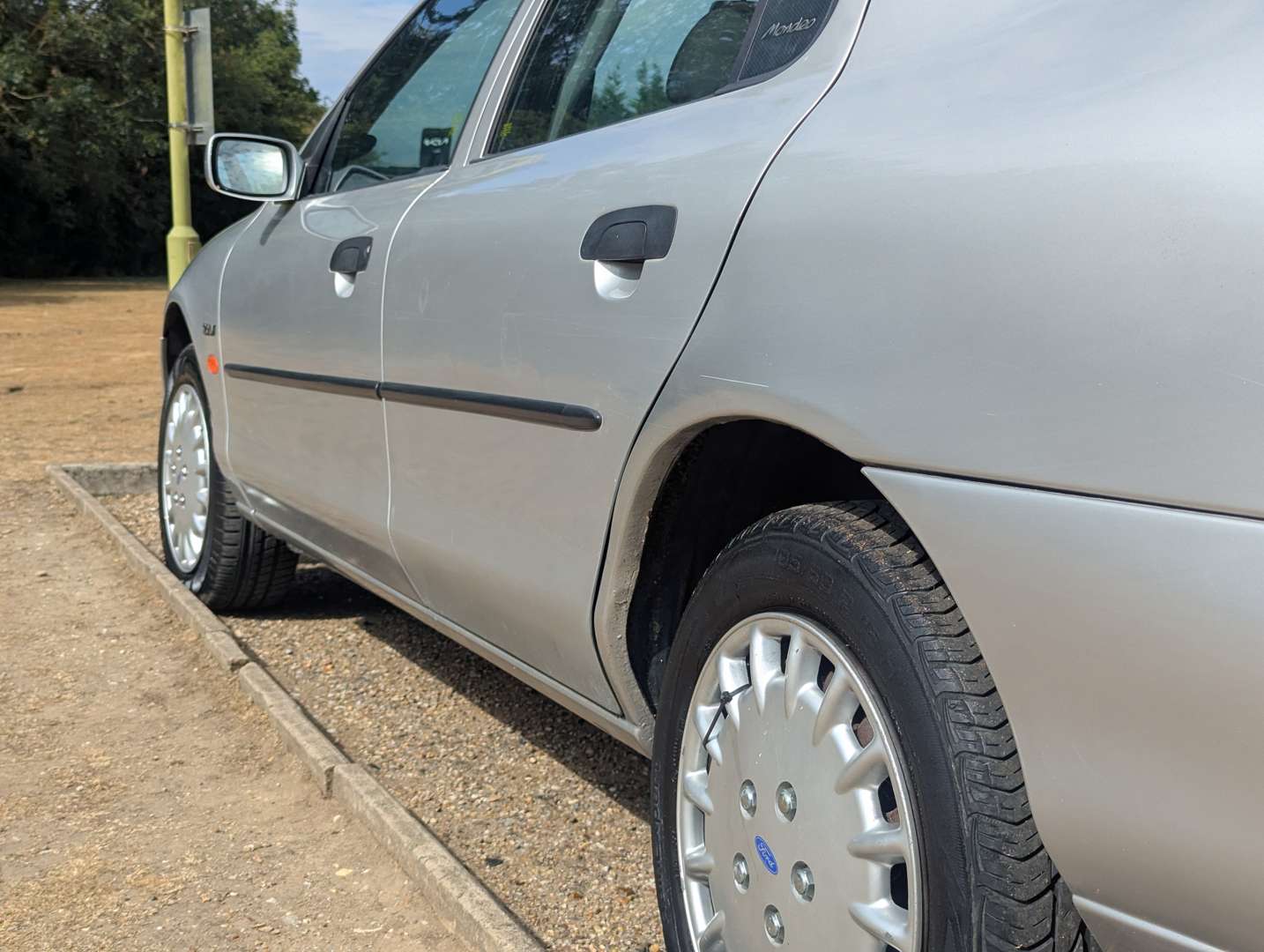 <p>1999 FORD MONDEO GLX AUTO</p>