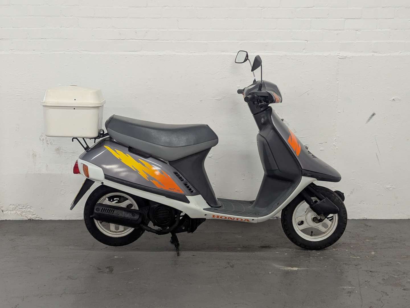 <p>1995 HONDA VISION</p>