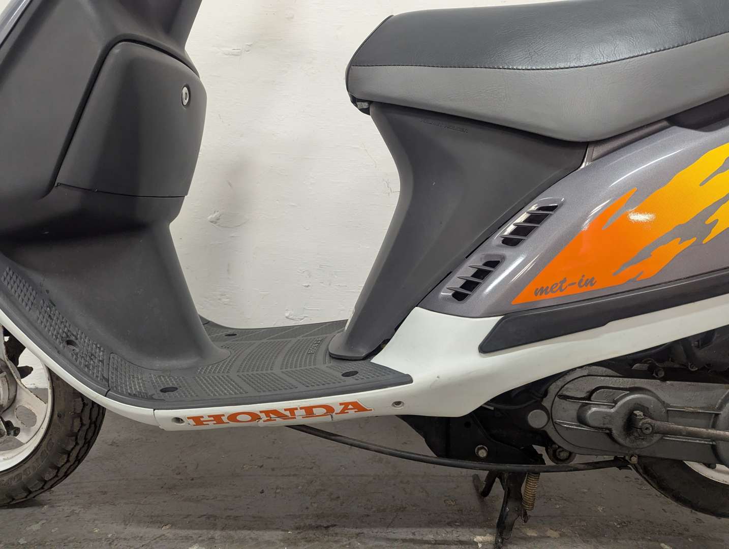 <p>1995 HONDA VISION</p>