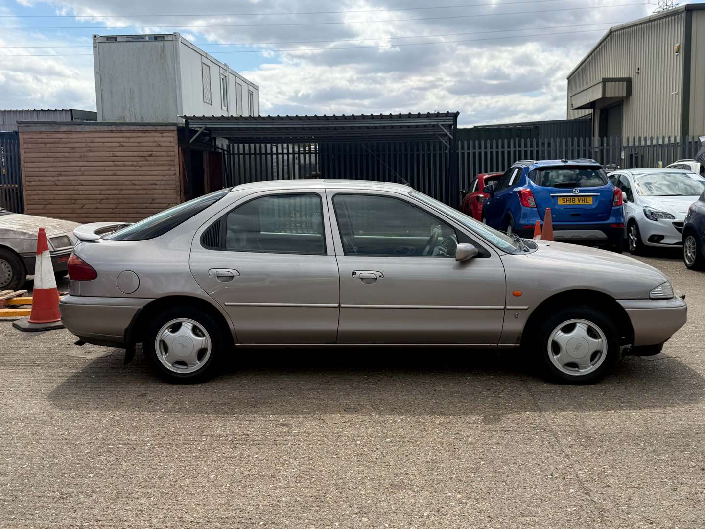 <p>1993 FORD MONDEO 2.0 GHIA</p>