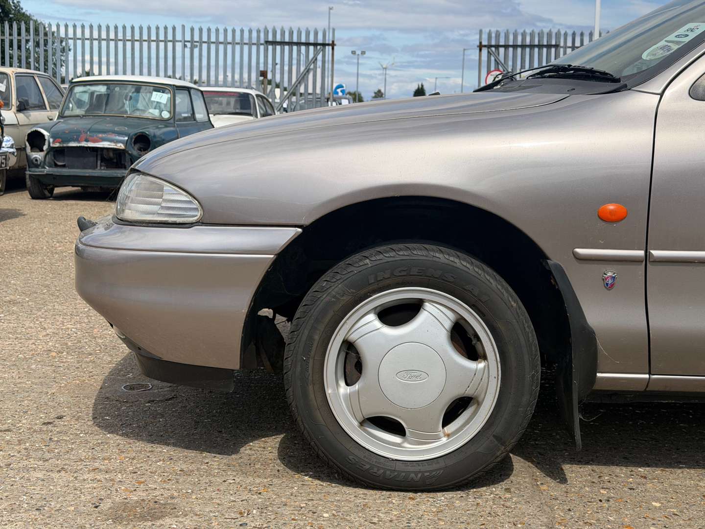 <p>1993 FORD MONDEO 2.0 GHIA</p>