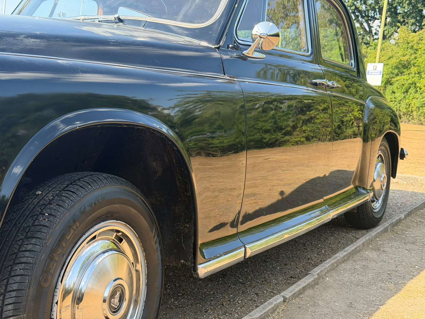 <p>1959 ROVER 80 SALOON</p>