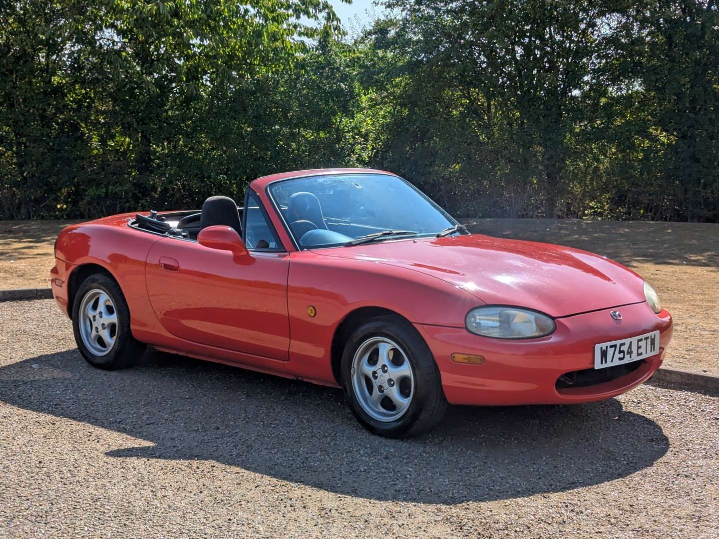 <p>2000 MAZDA MX-5</p>