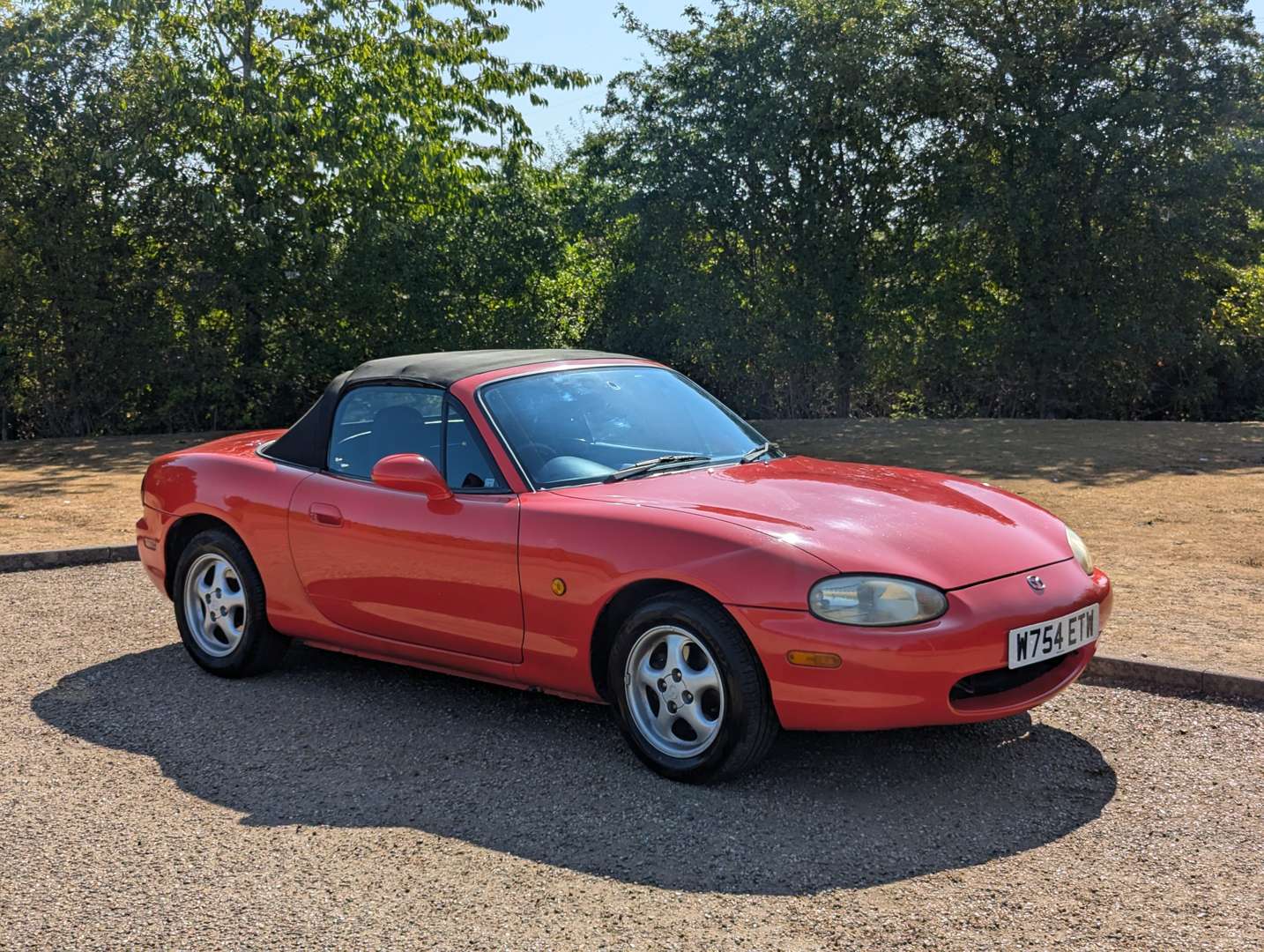 <p>2000 MAZDA MX-5</p>