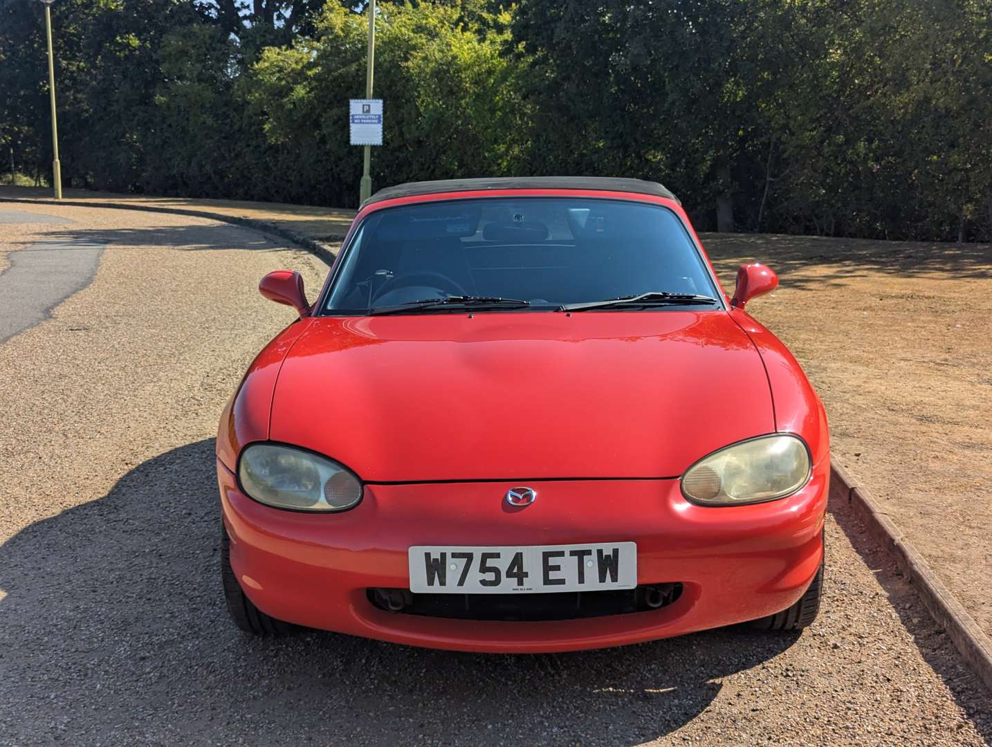 <p>2000 MAZDA MX-5</p>