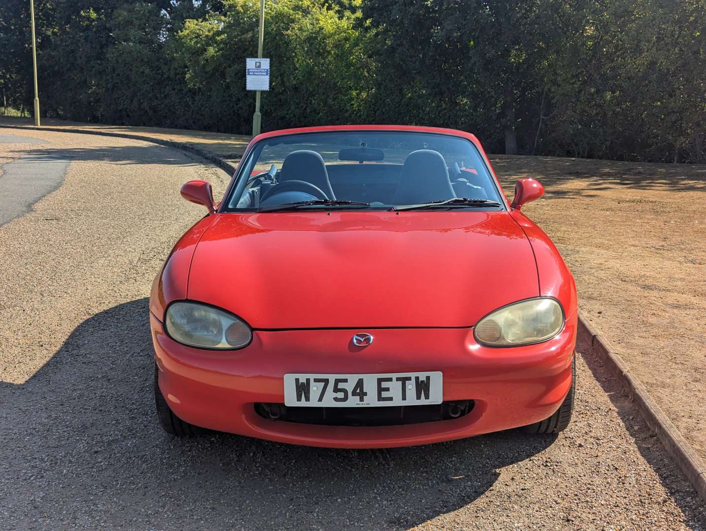 <p>2000 MAZDA MX-5</p>