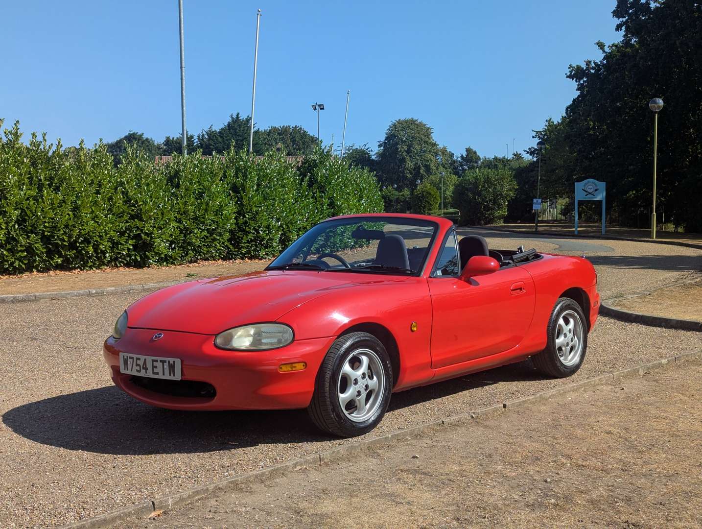<p>2000 MAZDA MX-5</p>